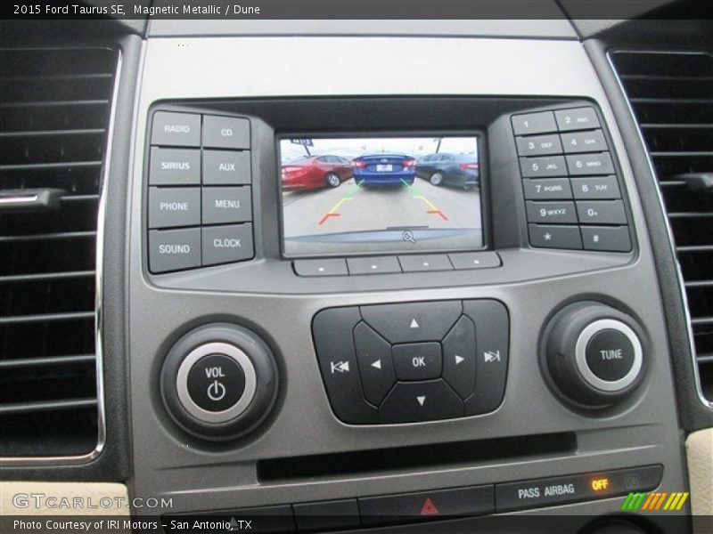 Magnetic Metallic / Dune 2015 Ford Taurus SE