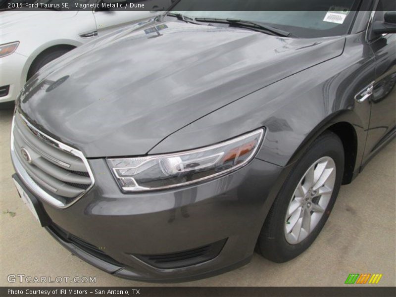 Magnetic Metallic / Dune 2015 Ford Taurus SE