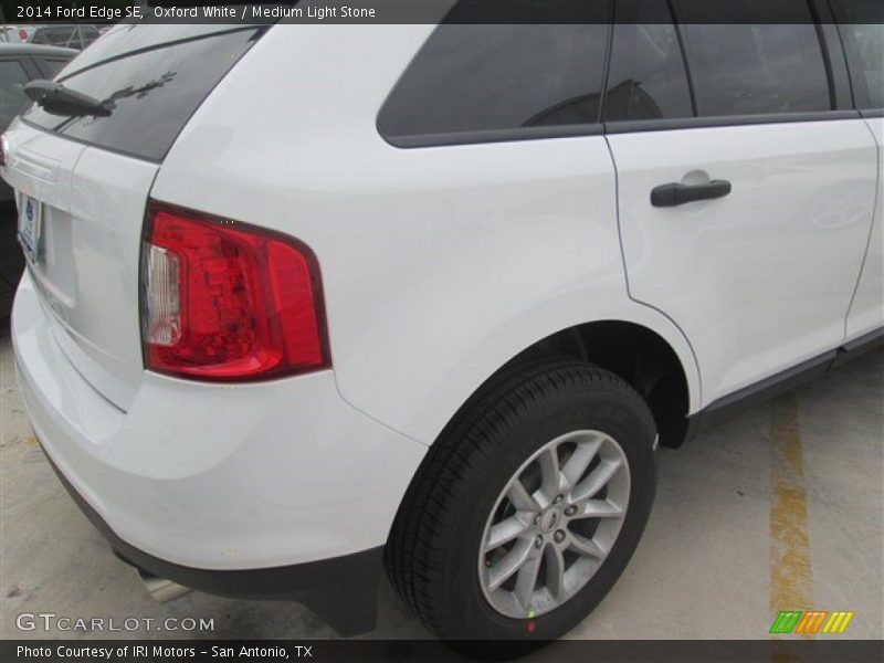 Oxford White / Medium Light Stone 2014 Ford Edge SE