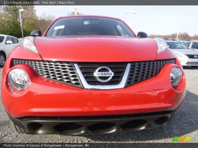 Red Alert / Black/Red 2014 Nissan Juke S AWD