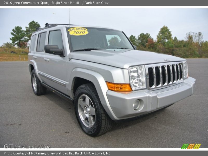 Front 3/4 View of 2010 Commander Sport