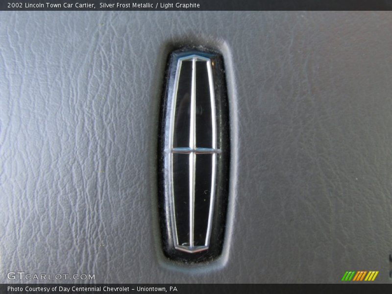Silver Frost Metallic / Light Graphite 2002 Lincoln Town Car Cartier
