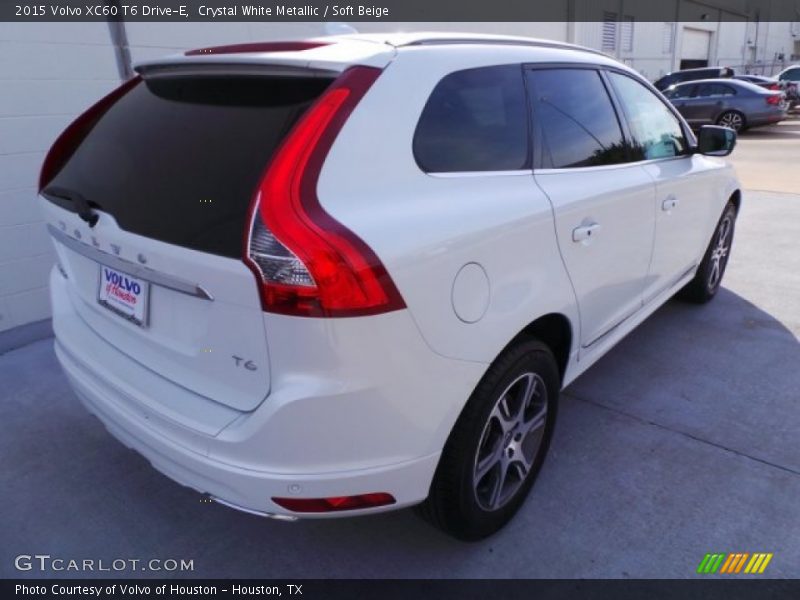 Crystal White Metallic / Soft Beige 2015 Volvo XC60 T6 Drive-E