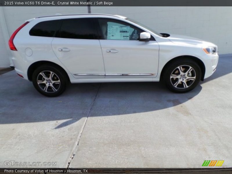 Crystal White Metallic / Soft Beige 2015 Volvo XC60 T6 Drive-E