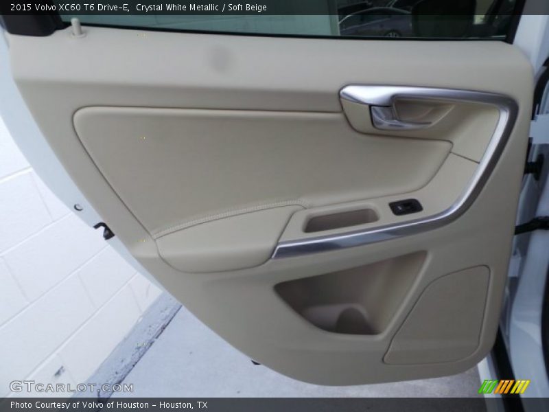 Crystal White Metallic / Soft Beige 2015 Volvo XC60 T6 Drive-E