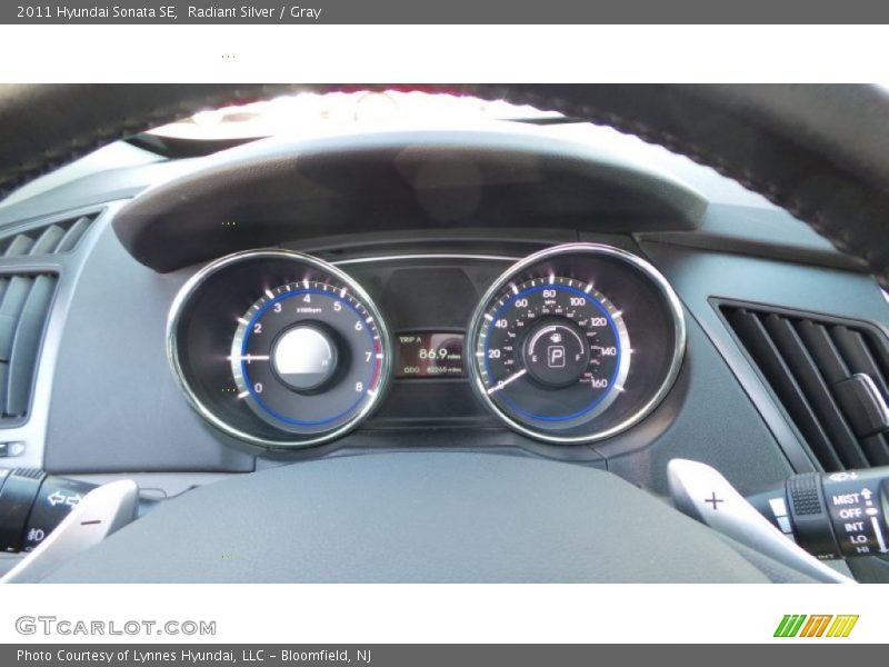 Radiant Silver / Gray 2011 Hyundai Sonata SE