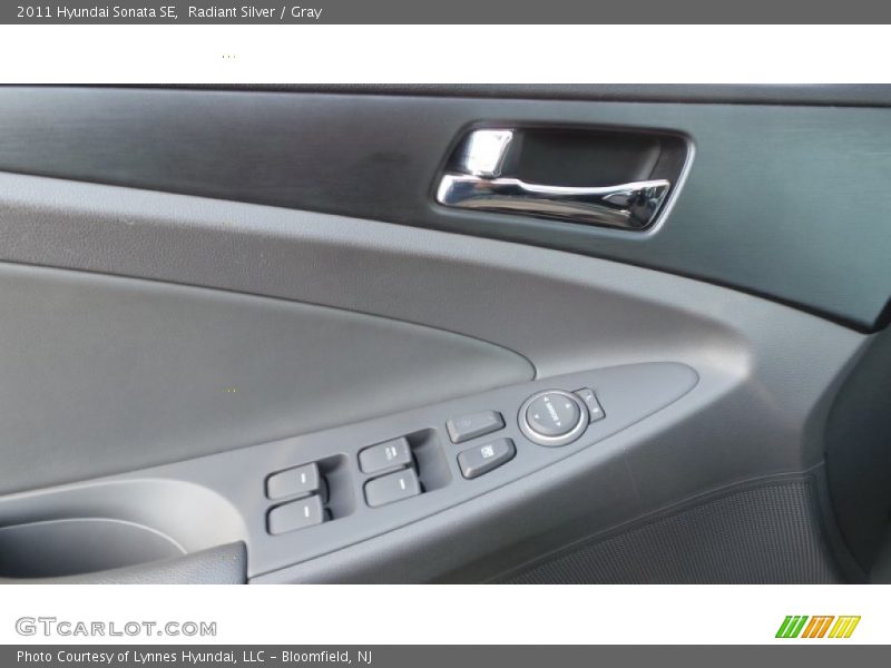 Radiant Silver / Gray 2011 Hyundai Sonata SE
