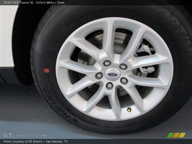 Oxford White / Dune 2015 Ford Taurus SE