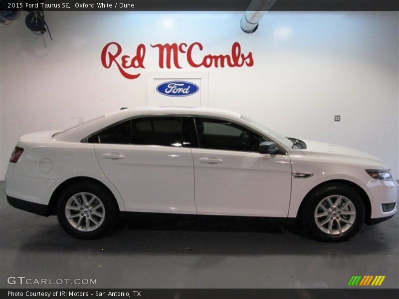 Oxford White / Dune 2015 Ford Taurus SE