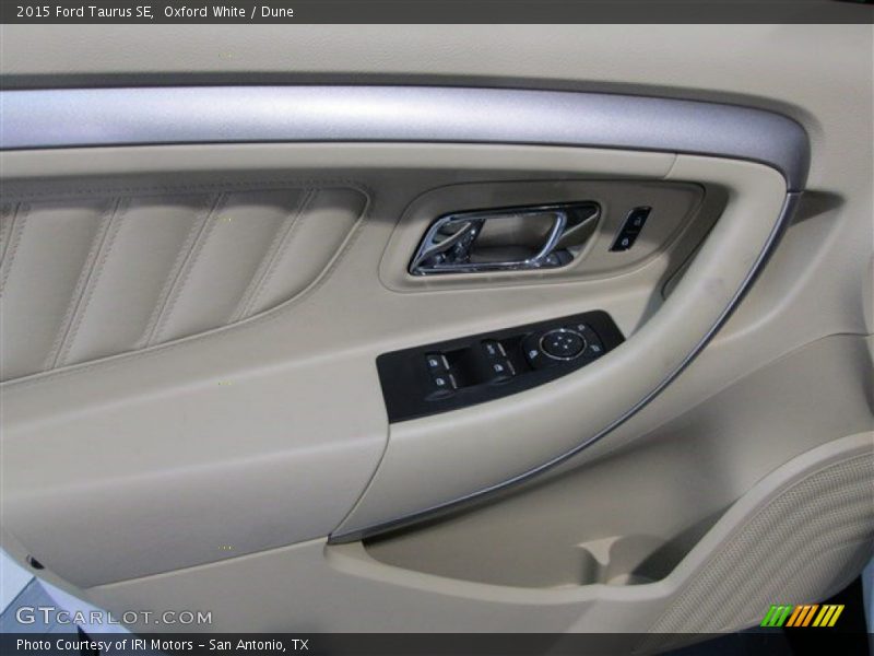 Oxford White / Dune 2015 Ford Taurus SE