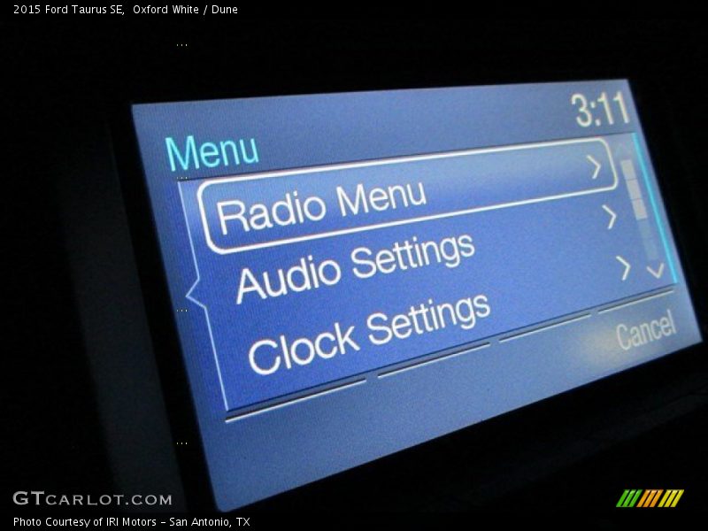 Oxford White / Dune 2015 Ford Taurus SE
