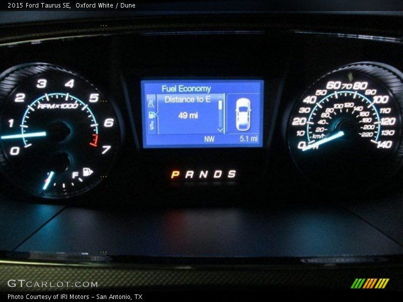 Oxford White / Dune 2015 Ford Taurus SE