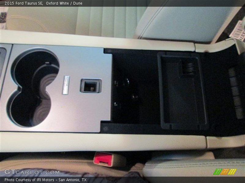 Oxford White / Dune 2015 Ford Taurus SE