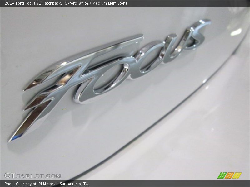 Oxford White / Medium Light Stone 2014 Ford Focus SE Hatchback