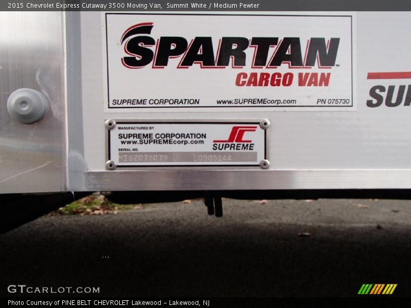 Summit White / Medium Pewter 2015 Chevrolet Express Cutaway 3500 Moving Van