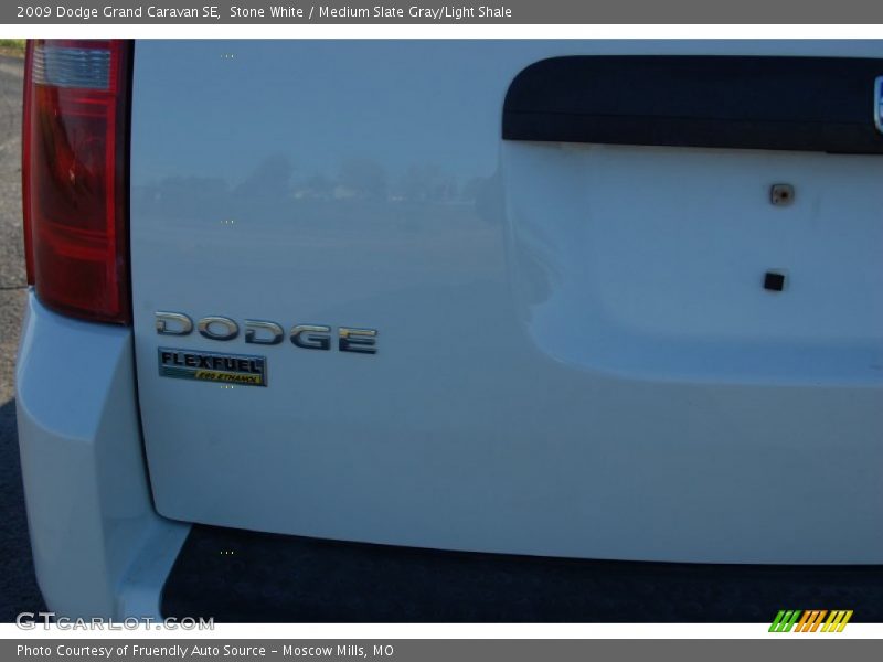 Stone White / Medium Slate Gray/Light Shale 2009 Dodge Grand Caravan SE