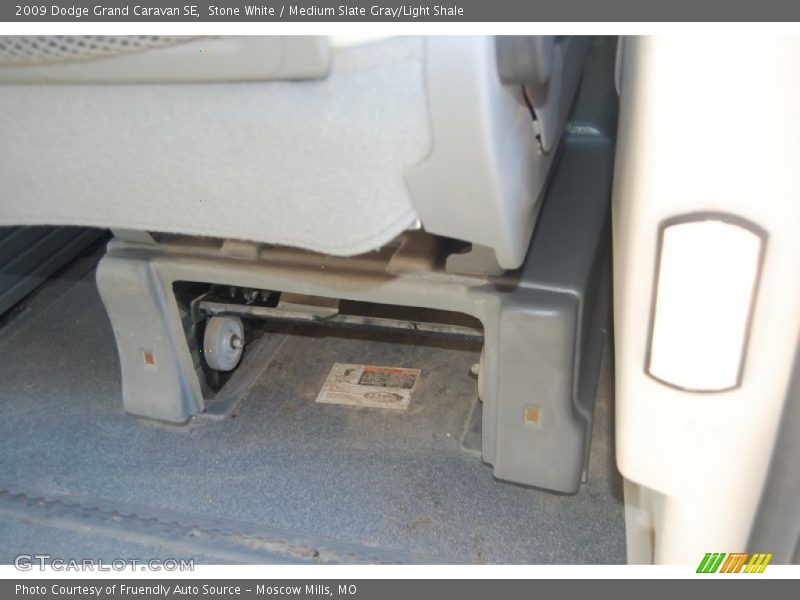 Stone White / Medium Slate Gray/Light Shale 2009 Dodge Grand Caravan SE