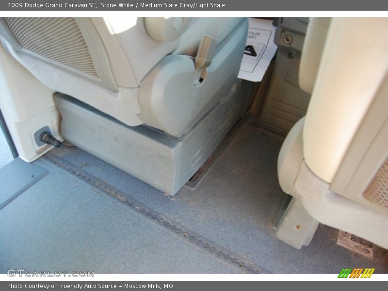Stone White / Medium Slate Gray/Light Shale 2009 Dodge Grand Caravan SE