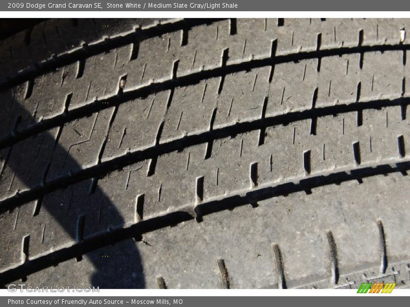 Stone White / Medium Slate Gray/Light Shale 2009 Dodge Grand Caravan SE