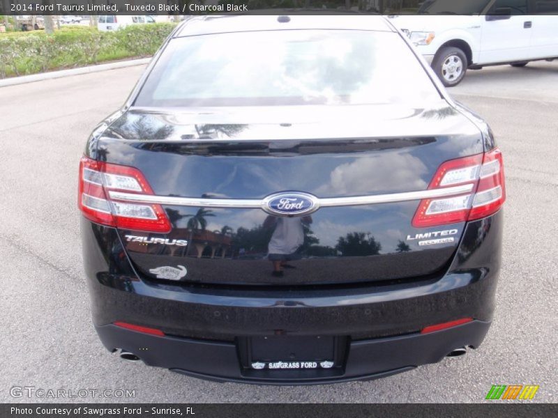 Tuxedo Black / Charcoal Black 2014 Ford Taurus Limited