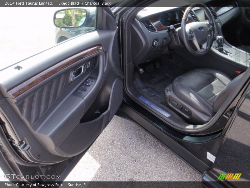 Tuxedo Black / Charcoal Black 2014 Ford Taurus Limited