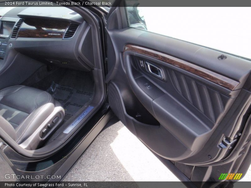 Tuxedo Black / Charcoal Black 2014 Ford Taurus Limited