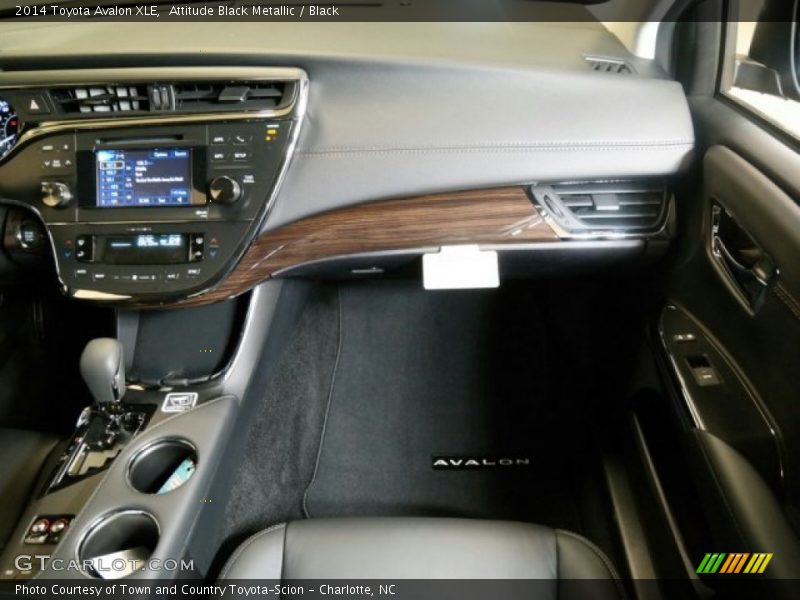 Attitude Black Metallic / Black 2014 Toyota Avalon XLE