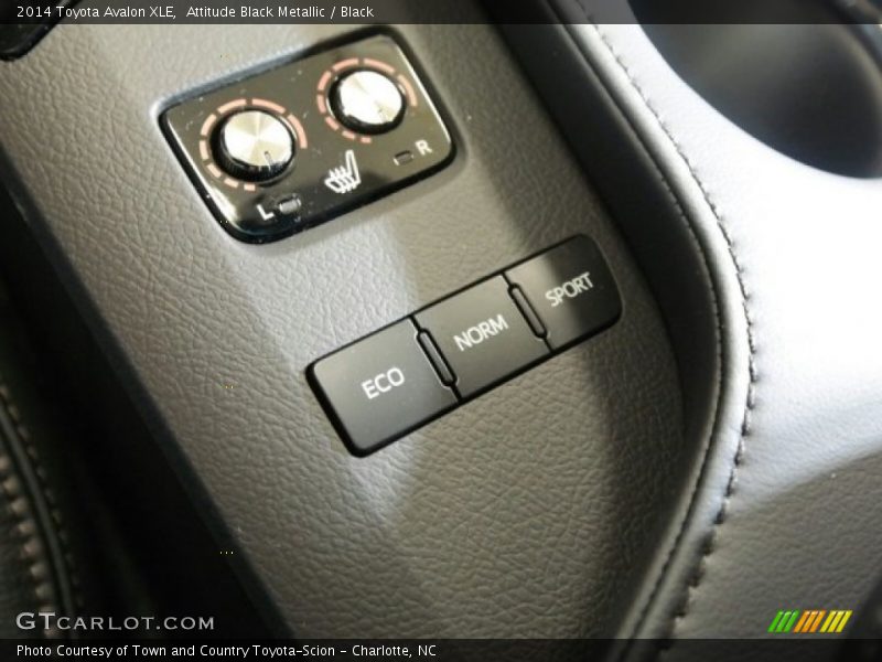 Attitude Black Metallic / Black 2014 Toyota Avalon XLE