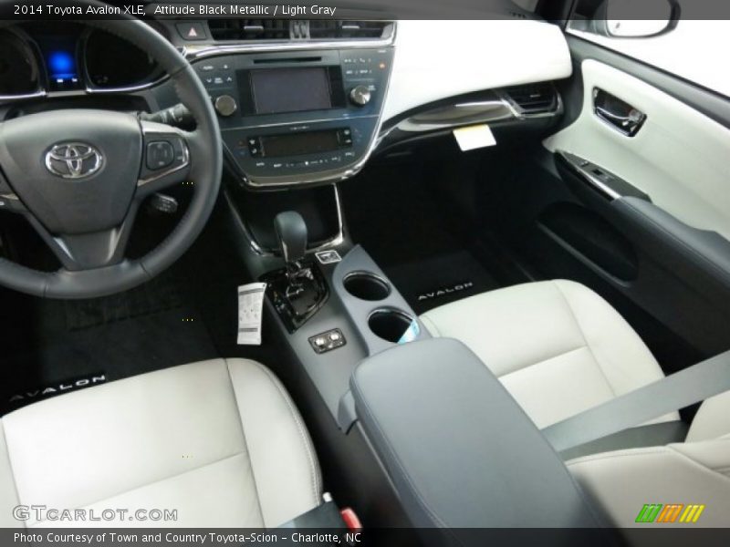 Attitude Black Metallic / Light Gray 2014 Toyota Avalon XLE