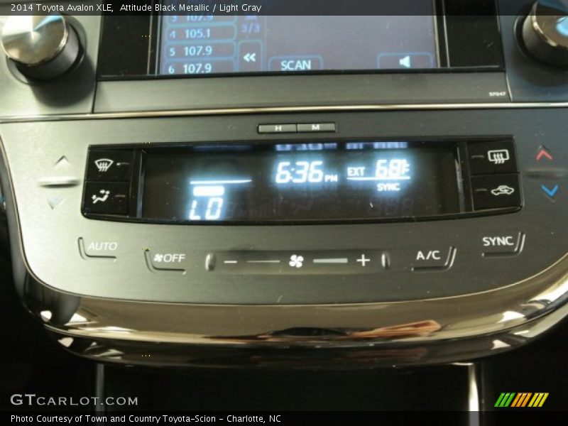Attitude Black Metallic / Light Gray 2014 Toyota Avalon XLE
