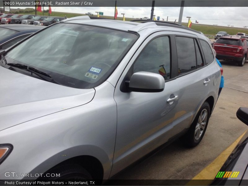 Radiant Silver / Gray 2010 Hyundai Santa Fe SE
