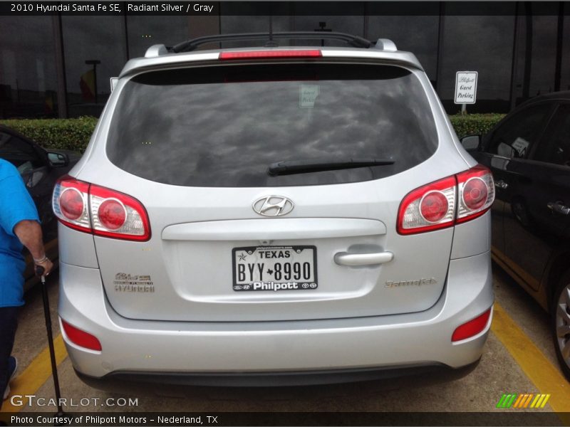 Radiant Silver / Gray 2010 Hyundai Santa Fe SE