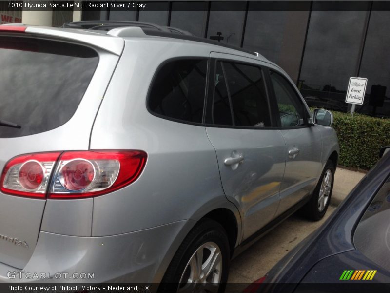 Radiant Silver / Gray 2010 Hyundai Santa Fe SE