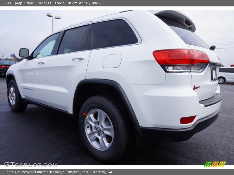 Bright White / Black 2015 Jeep Grand Cherokee Laredo