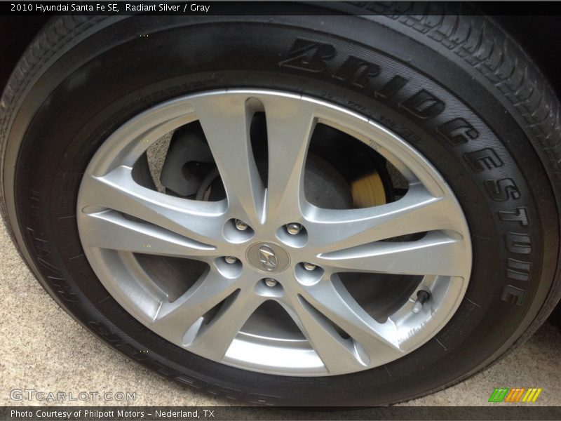 Radiant Silver / Gray 2010 Hyundai Santa Fe SE