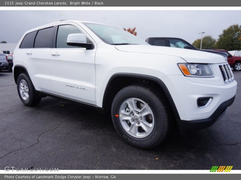 Bright White / Black 2015 Jeep Grand Cherokee Laredo