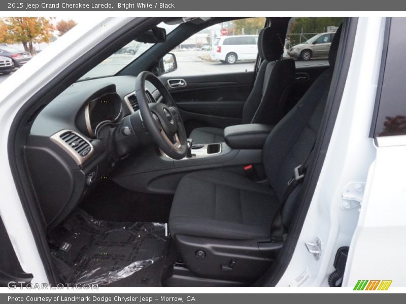 Bright White / Black 2015 Jeep Grand Cherokee Laredo