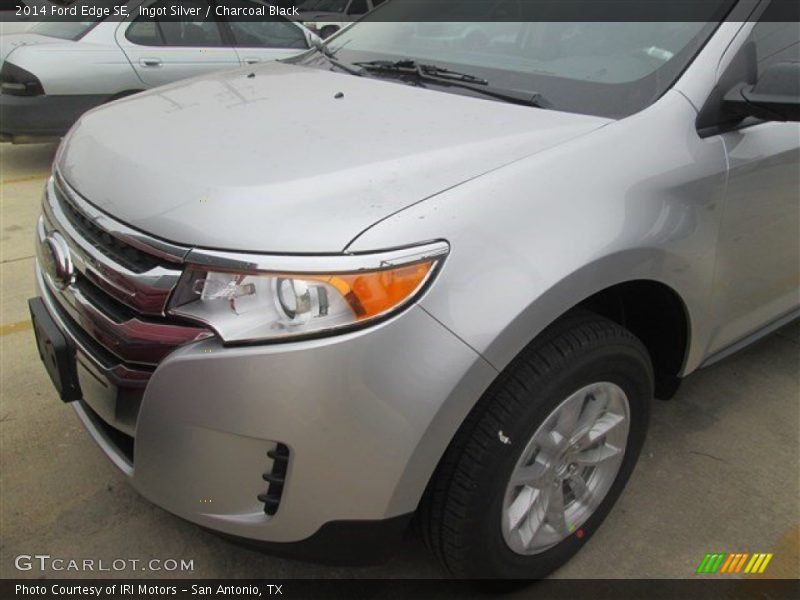 Ingot Silver / Charcoal Black 2014 Ford Edge SE