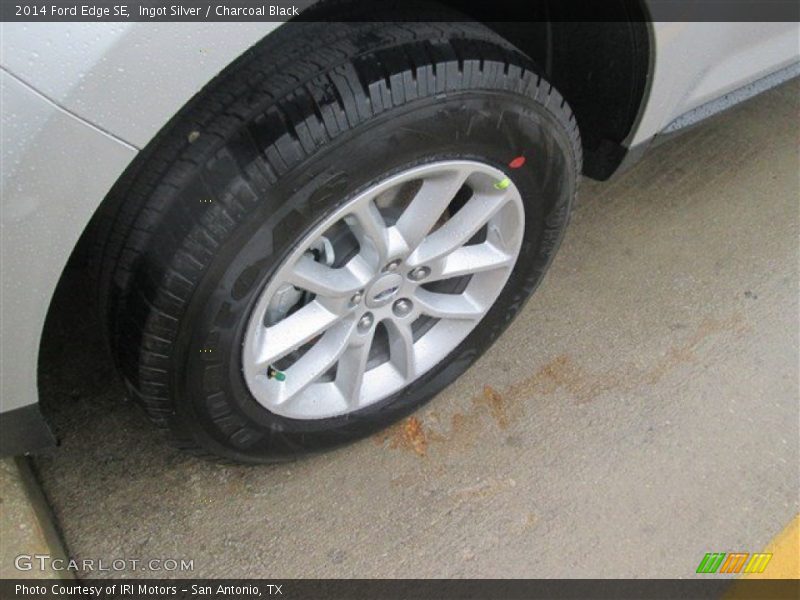 Ingot Silver / Charcoal Black 2014 Ford Edge SE