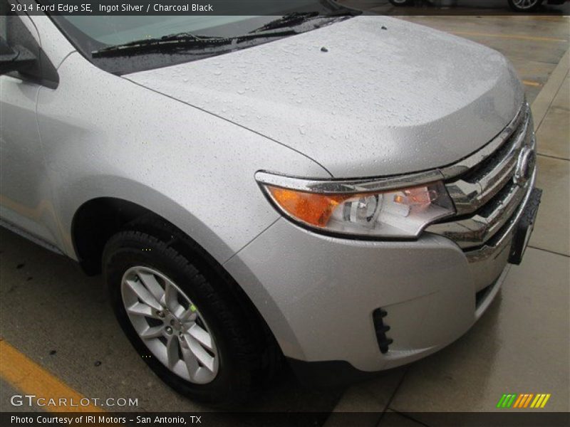 Ingot Silver / Charcoal Black 2014 Ford Edge SE