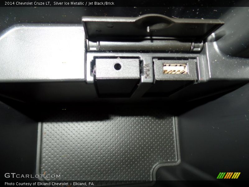 Silver Ice Metallic / Jet Black/Brick 2014 Chevrolet Cruze LT