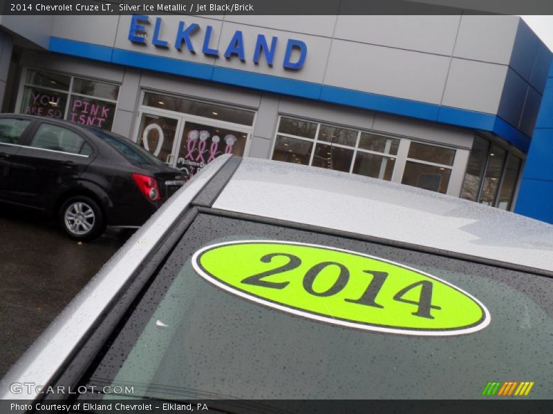 Silver Ice Metallic / Jet Black/Brick 2014 Chevrolet Cruze LT