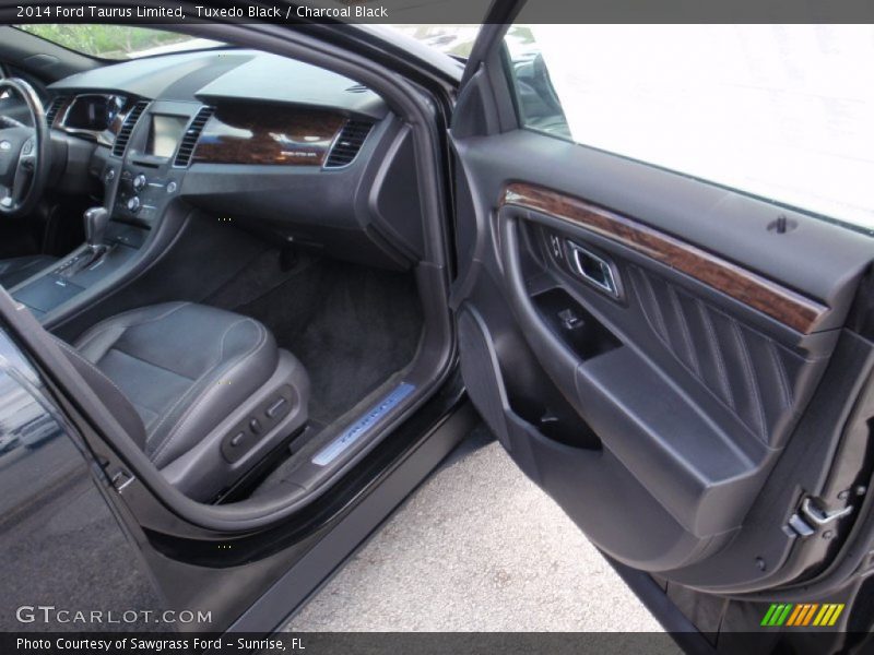 Tuxedo Black / Charcoal Black 2014 Ford Taurus Limited