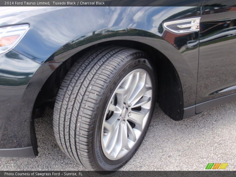 Tuxedo Black / Charcoal Black 2014 Ford Taurus Limited