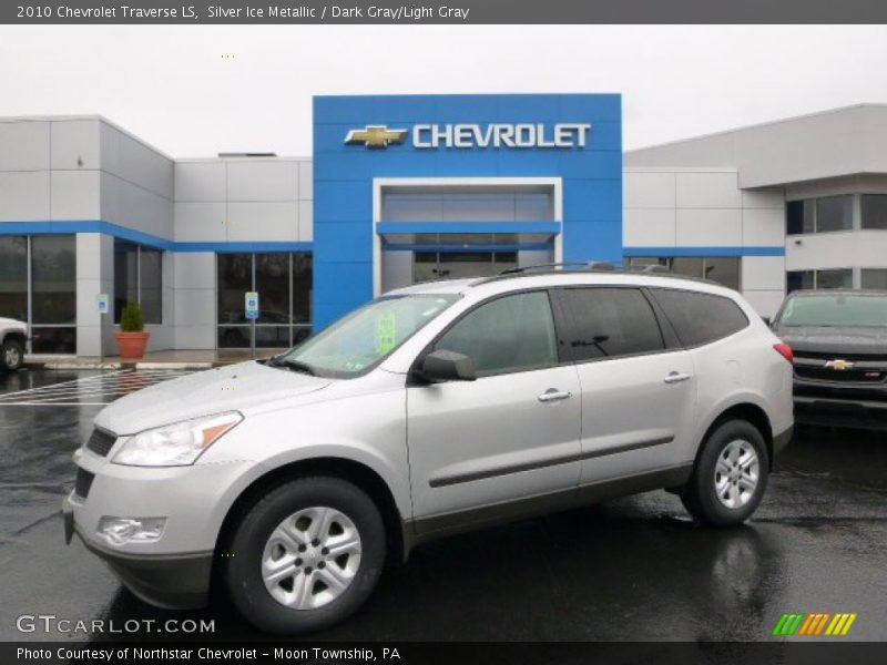 Silver Ice Metallic / Dark Gray/Light Gray 2010 Chevrolet Traverse LS
