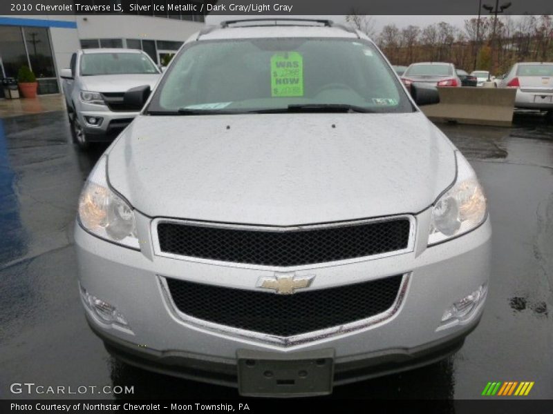 Silver Ice Metallic / Dark Gray/Light Gray 2010 Chevrolet Traverse LS