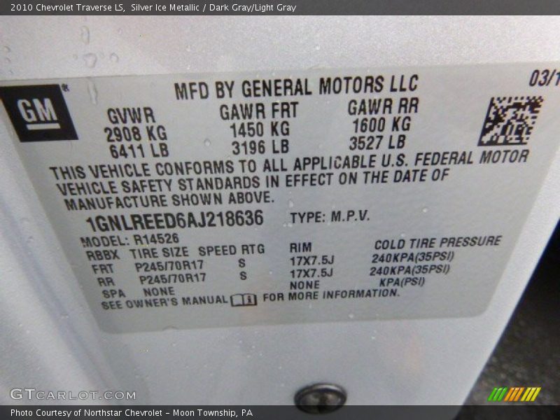 Silver Ice Metallic / Dark Gray/Light Gray 2010 Chevrolet Traverse LS
