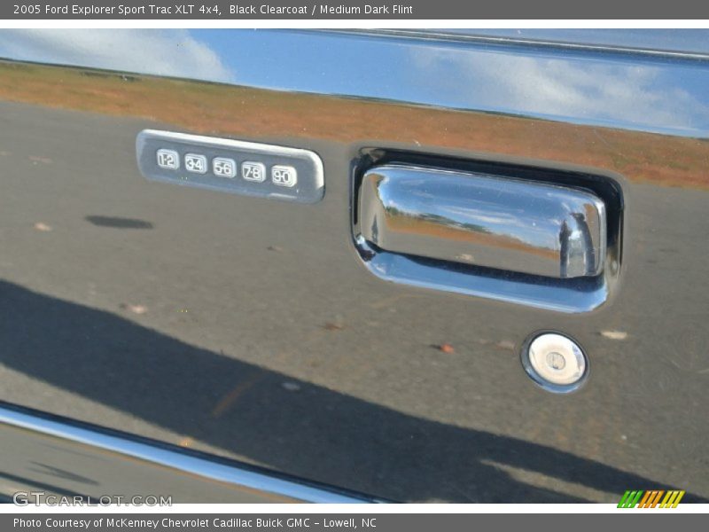 Black Clearcoat / Medium Dark Flint 2005 Ford Explorer Sport Trac XLT 4x4