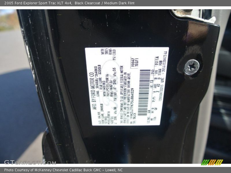 Black Clearcoat / Medium Dark Flint 2005 Ford Explorer Sport Trac XLT 4x4
