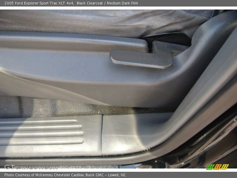 Black Clearcoat / Medium Dark Flint 2005 Ford Explorer Sport Trac XLT 4x4